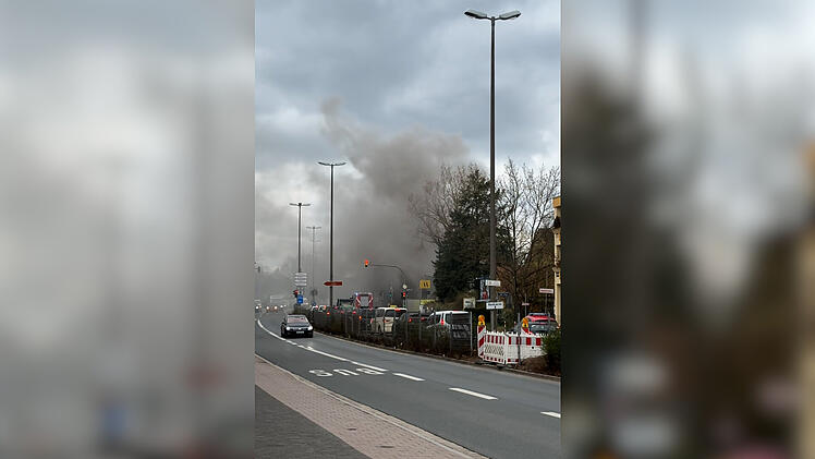 Warnung nach Brand in Erlangen: "Fenster und Türen geschlossen halten"