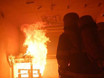 Die Feuerwehrler bei eriner Brandschutzübung Fotos: privat