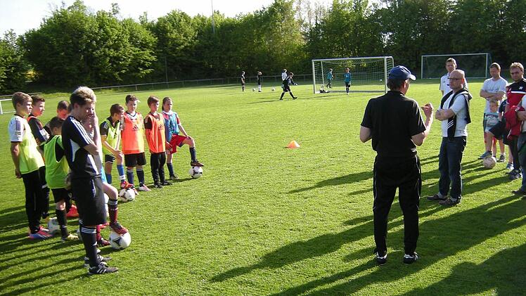 Impressionen von der Info-Veranstaltung am Stützpunkt in Münnerstadt.