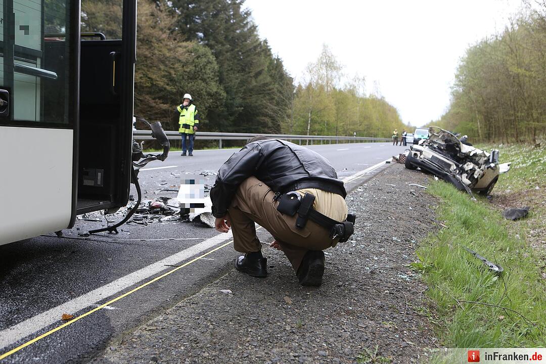 Schonungen: Schulbus gegen Auto