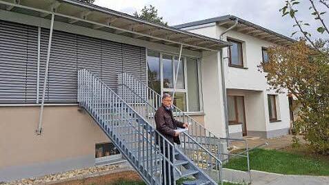 Bürgermeister Möhrlein macht sich vor Ort ein Bild. Foto: RiegerPress