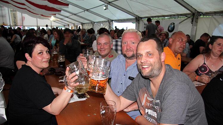 Helga und Oli hatten ein Dauer-Abo beim Feuerwehrfest.  Fotos: R. Sänger