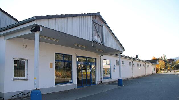 Ein Fitnessstudio zieht in das Gebäude, in dem früher Edeka war. Fotos: Alexander Hartmann