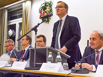 OB Starke und Vertreter der Stadt beantworteten die Fragen der Bürger. Foto: Andreas Thamm