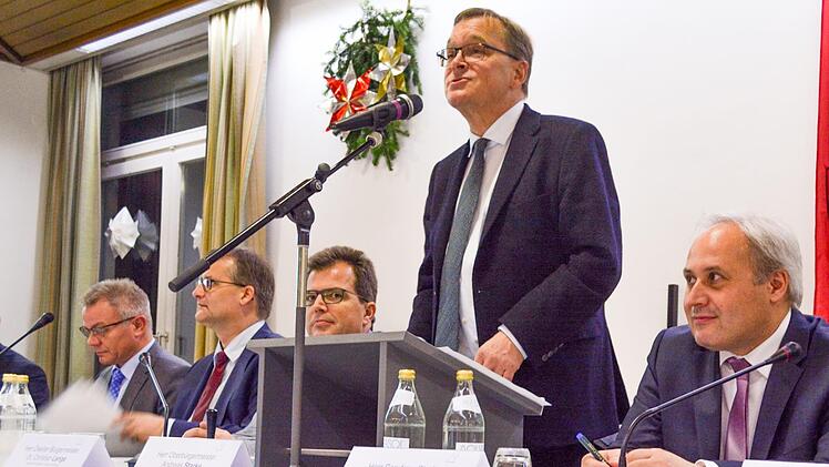 OB Starke und Vertreter der Stadt beantworteten die Fragen der Bürger. Foto: Andreas Thamm