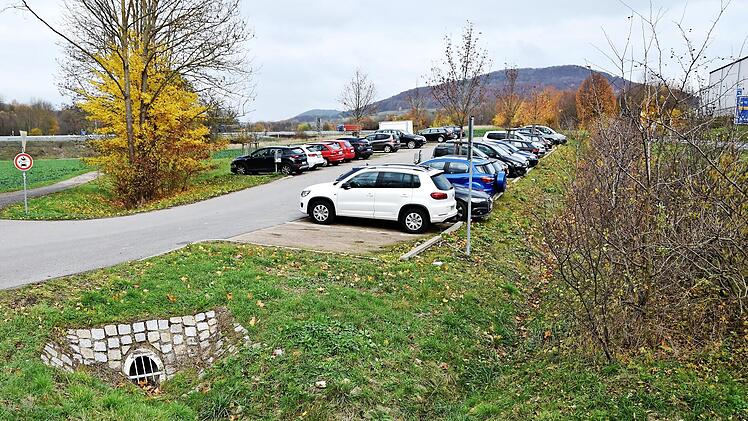 Der Pendlerparkplatz wird zu einer der ersten vier Mobilstationen im Landkreis Bamberg.  Foto: Udo Billen