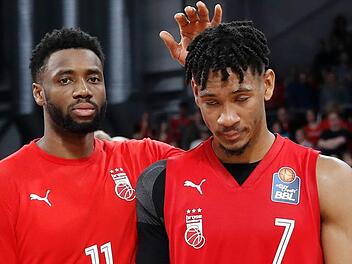 Tr&eacute; McLean (links) und Kameron Taylor fliegen wie deren amerikanische Landsleute Paris Lee, Darion Atkins und Jordan Crawford in die USA zur&uuml;ck.  Foto: Archiv/Daniel L&ouml;b