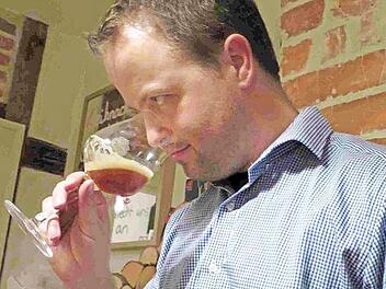 Michael König ist Biersommelier und kennt sich aus mit dem Gerstensaft.  Foto: CT-Archiv/Lisa Niebelschütz