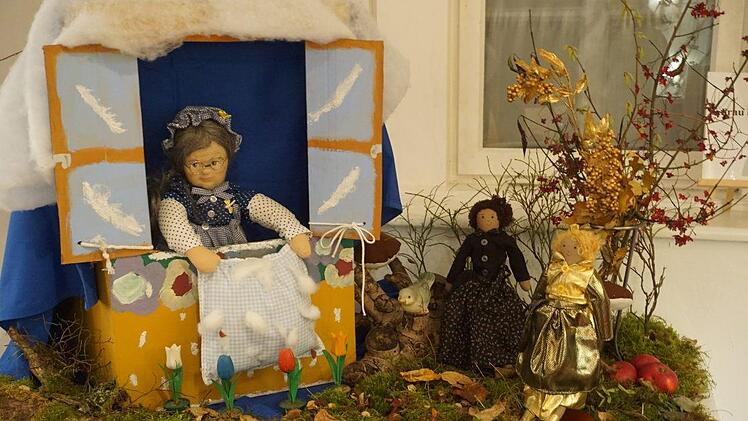 Liebevoll gestaltete Märchenszenen sind derzeit in der Sonderausstellung im Tabakpfeifenmuseum in Oberelsbach zu besichtigen. Foto: Marion Eckert