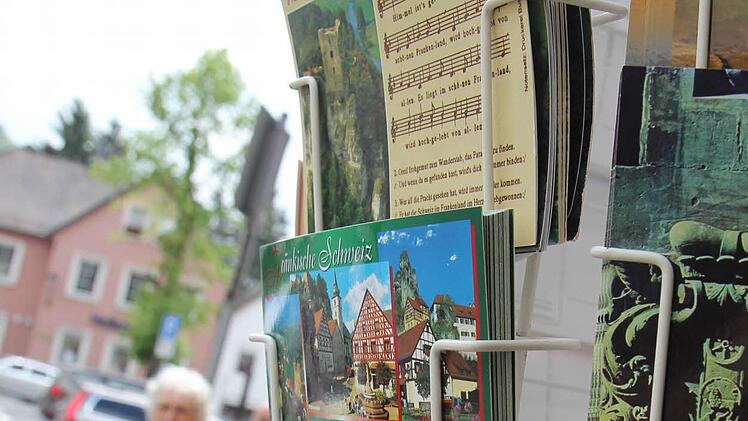 Mit einem grünen Blatt sind im neuen Buch nachhaltige regionale Wirtschaftsbetriebe symbolisch gekennzeichnet.