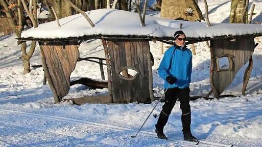 Für Abwechslung ist auch wegen der naturnahen Spielgeräte gesorgt, die zum Teil aufgebaut bleiben. Foto: Ralf Ruppert