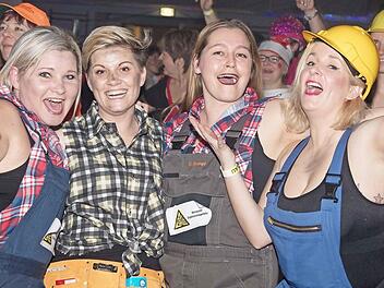 "Wehe, wenn sie losgelassen!" heißt es wieder beim Weiberfasching des Turnvereins Michelau. In diesem Jahr kann man die Damenwelt als "Stars und Sternchen" bewundern. Foto: Klaus Gagel