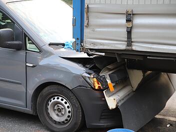 Ein zweifacher Auffahrunfall ereignete sich am Freitag auf der A9 bei N&uuml;rnberg. Foto: NEWS5 / Fechner
