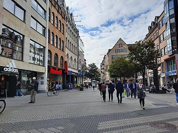 Nürnberg Karolinenstraße Adidas New Yorker