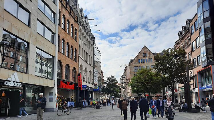 Nürnberg Karolinenstraße Adidas New Yorker