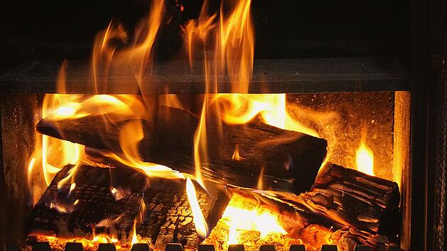 Verbot bestimmter Holzheizungen droht: Diese Öfen müssen bis Ende 2024 nachgerüstet werden