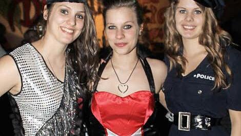 Yvonne, Daniela und Ida Diller aus Unterneuses hatten sich entsprechend des Mottos verkleidet.