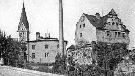 Im Stadtgraben stand die Kapuziner-Bräu (links die Kirche Unsere Liebe Frau). Das Gebäude wurde längst abgerissen. Der Name lebt weiter: Die Kulmbacher Brauerei vermarktet damit ihre Weizenbiere. Foto: BR-Archiv