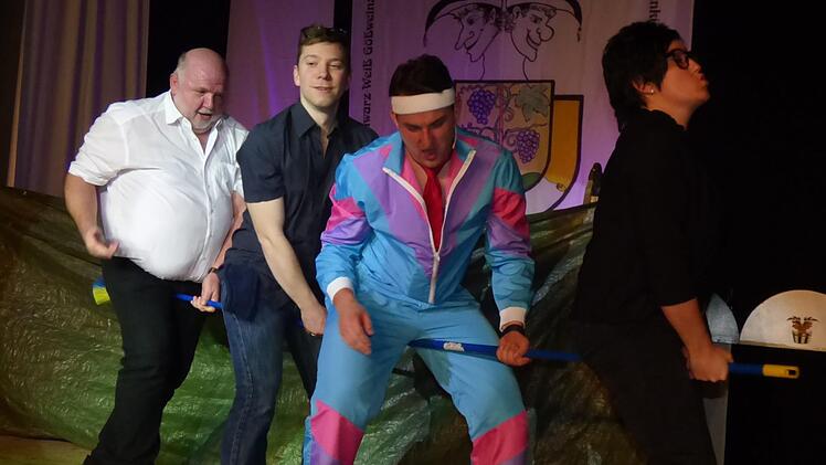 Der Ritt auf dem Hexenbesen in dem Sketch "Die  Erlebnismeile" Foto: Thomas Weichert