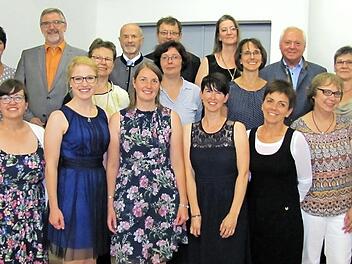 Die Staatliche Landwirtschaftsschule hat nach erfolgreicher Ausbildung elf junge Fachkräfte für Ernährung und Haushaltsführung verabschiedet.  Foto: Martin Koch