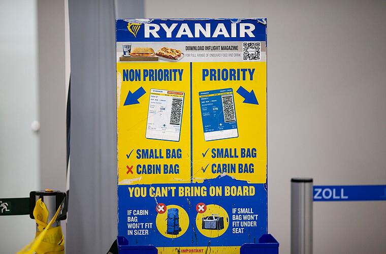 Verbraucherschützer gehen gegen Handgepäck-Gebühr vor