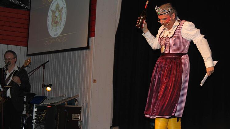 Pater Haagen als Weinkönigin