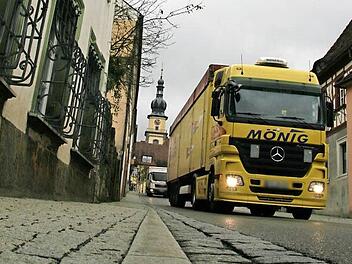 Wenn durch Stadtsteinach die Laster rollen, wird's schon mal eng auf den Straßen. Foto: BR-Archiv