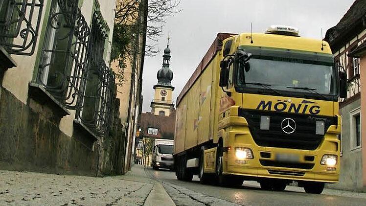 Wenn durch Stadtsteinach die Laster rollen, wird's schon mal eng auf den Straßen. Foto: BR-Archiv
