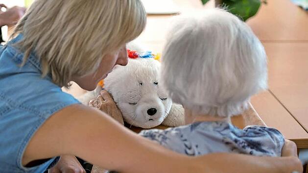 Fachkr&auml;fte aus dem Pflegebereich geh&ouml;ren zu den besonders Gesuchten auf dem Arbeitsmarkt. Foto: David Hecker, dpa