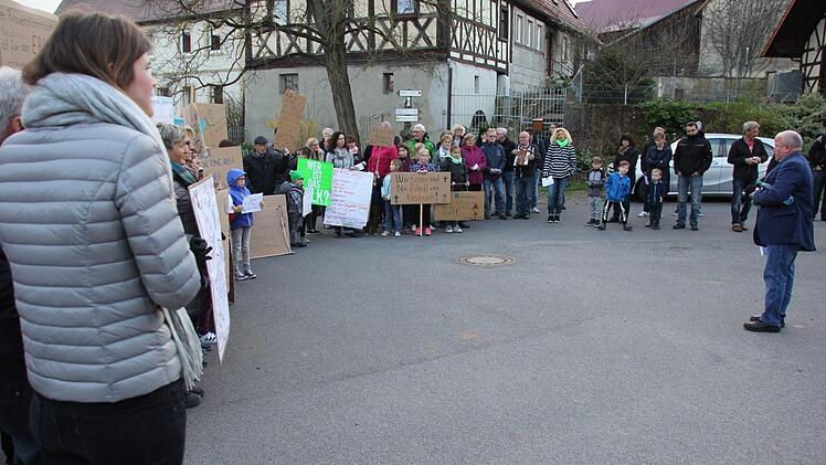 Der Pettstadter Dorfplatz war gut gefüllt.