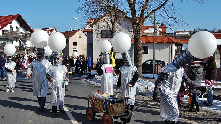 Wer beim Zug von Lauter nach Katzenbach so alles dabei war. Foto: Sigismund von Dobschütz