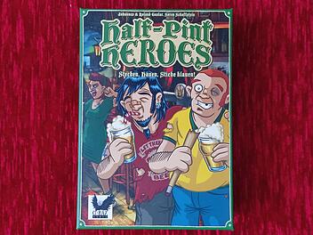 Spiele-Test Half-Pint Heroes: „Half-Pint Heroes“: Rezension des Kneipen-Kartenspiels