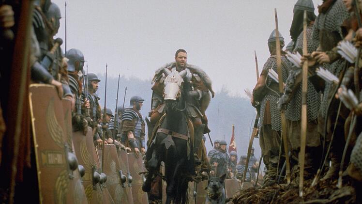 Feldherr Maximus (Russell Crowe) f&uuml;hrt sein Heer gegen die Germanen in die Schlacht und ist siegreich.