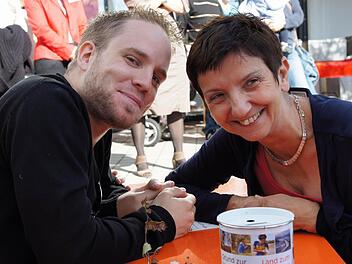 Stefan Warter, einst Montessori-Kinderhauskind,  und seine Mutter Renate  Fotos: Heike Reinersmann