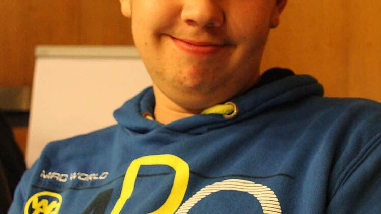 Adrian Schramm (17) ist auch bei der Landjugend Zaubach aktiv, hat schon Kinderdiskos mitorganisiert und er willl vor allem unter Leute kommen. Adrian Schramm lernt schon Heizungsbauer, persönlich gefallen ihm vor allem Ausflüge.