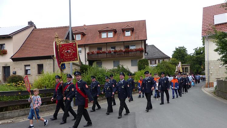 Stark vertreten war im Festzug des Kreisfeuerwehrtages im Landkreises Kulmbach die Feuerwehr Zaubach.Klaus-Peter Wulf