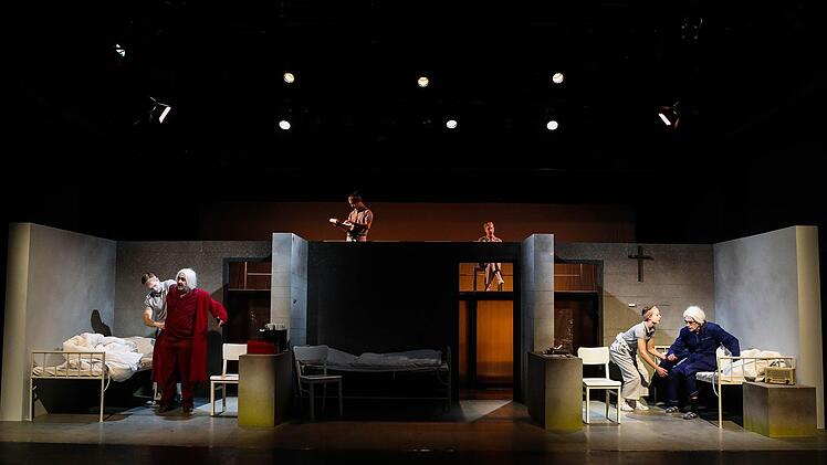 Szene aus "Forgotten Things" im Coburger Theater in der Reithalle.Foto: Henning Rosenbusch