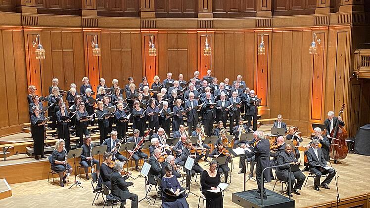 Durchweg gute Noten gab es für die Aufführung von Mozarts Requiem im Kissinger Regentenbau.