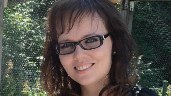 Jessica Karg aus Gundelsdorf hat sieben Wachteln in ihrer Obhut. Die Tierchen hegt und pflegt sie so, dass die sonst so scheuen Hühnervögel sogar zutraulich geworden sind. Foto: K.-H. Hofmann