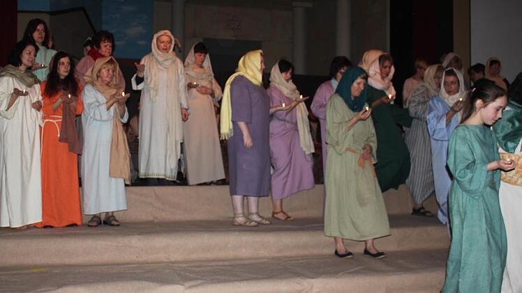 Eindrücke von den Proben zu den Tettauer Passionsspielen. Foto: Veronika Schadeck