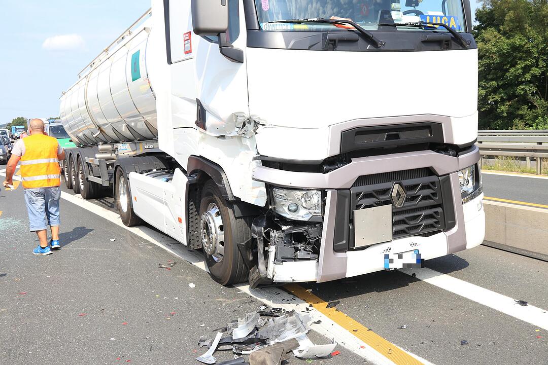 Unfall auf A73 legt den Verkehr um Forchheim lahm