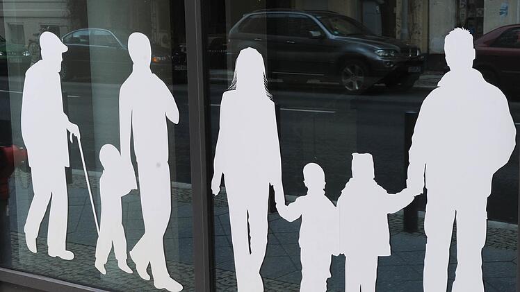 Wie geht man in der Kreisstadt um mit dem Thema Demografie? Projekte gibt es viele.  Symbolbild: Jens Kalaene/dpa-Zentralbild/dpa