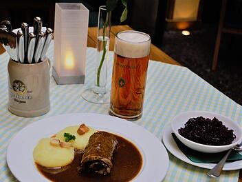 Ein altfränkischen Klassiker: Die Rinderroulade nach Hausfrauenart, das Lieblingsgericht von Stephan Heumann, Koch im Gasthaus Goldenes Kreuz Iris Kroon Lottes