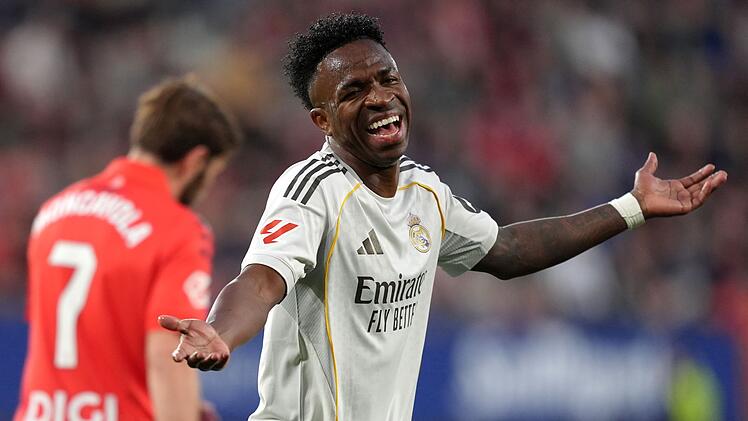 Vinicius Junior hatte beim Sieg von Real Madrid in der Champions-League-Partie gegen Benfica Lissabon viel Grund zum Jubeln. Bei einigen DAZN-Zuschauern sah das kurz vor Spielende anders aus ...