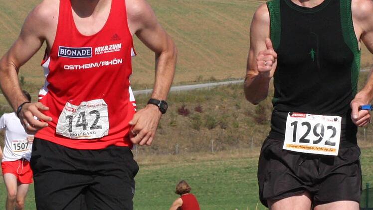 Kurt Weimann (links) vom TV Bad Brückenau und Hubert Lingenfelder vom TV/DJK Hammelburg liefen in Rannungen die 10 Kilometer unter 39 Minuten und siegten in den Altersklasse M-40 und M-45.