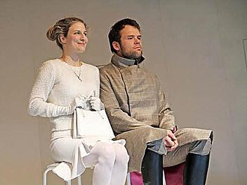 Silvia Steger - hier mit Johannes Aichinger - in der Titelrolle von Anna Karenina nach dem Roman von Leo Tolstoi Foto: Völk