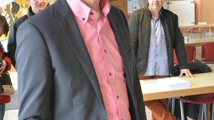 Uwe Kirschstein wählt in Buckenhofen.