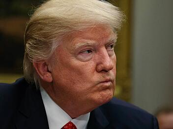 Es gibt Vergleiche, die sind nicht in Ordnung, zum Beispiel wenn die 13-jährige Tochter ihrem Vater vorwirft, er sei wie US-Präsident Donald Trump. Foto: Evan Vucci/AP/dpa