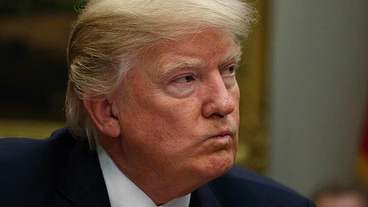 Es gibt Vergleiche, die sind nicht in Ordnung, zum Beispiel wenn die 13-jährige Tochter ihrem Vater vorwirft, er sei wie US-Präsident Donald Trump. Foto: Evan Vucci/AP/dpa