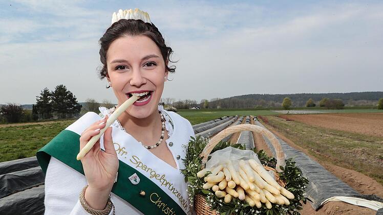 Christina I. hat Biss - bei ihrem Einsatz  für SpargelFoto: Matthias Hoch